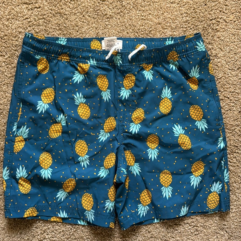 Pineapple swim trunks, men’s medium
